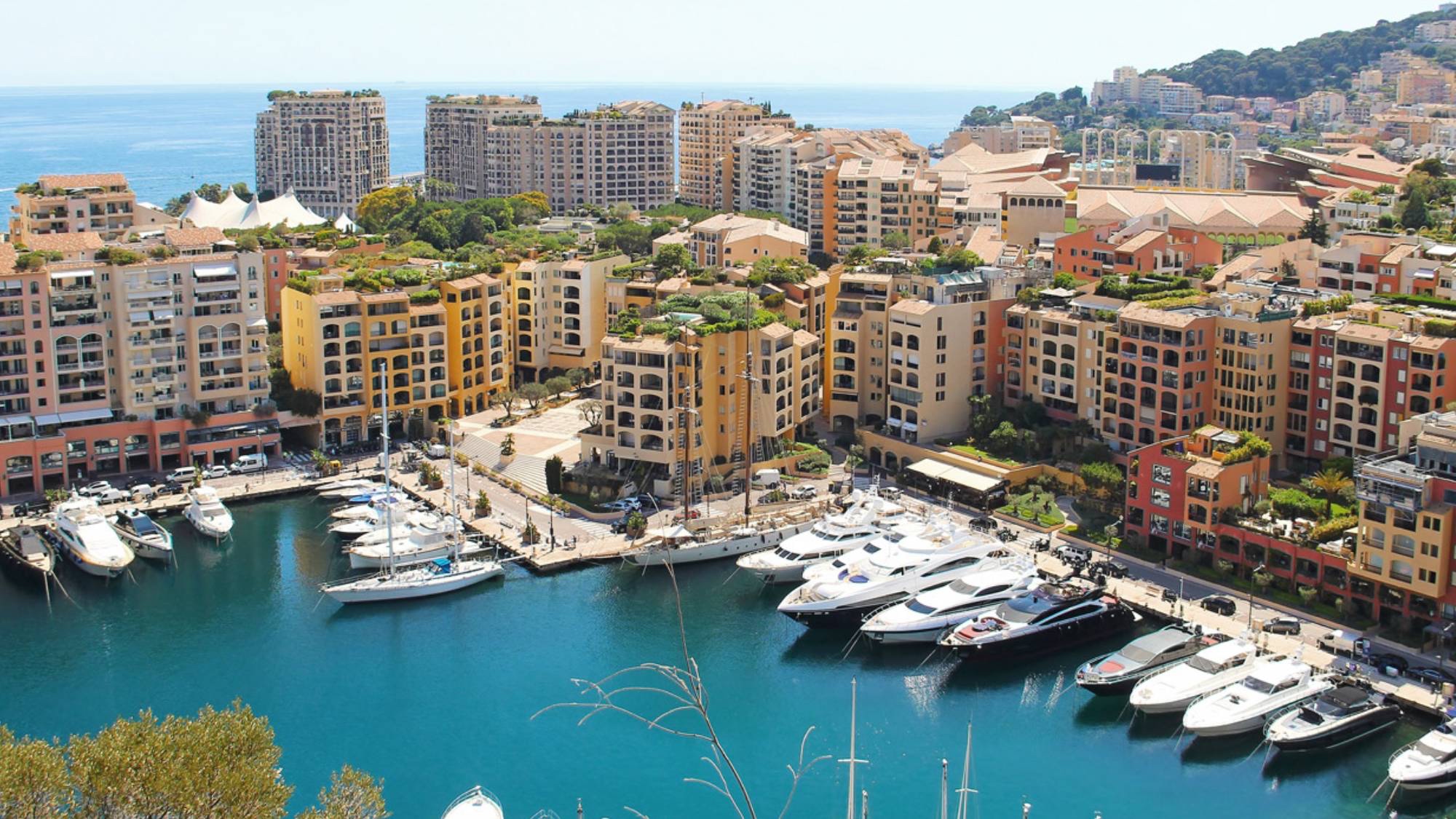 Vue panoramique d'une selection d'appartements disponible en location avec Miells dans le quartier de la Condamine a Monaco