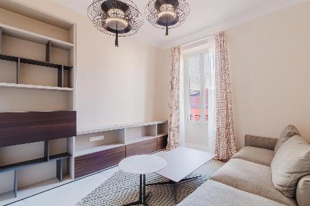 Central renovated apartment - Under law 887