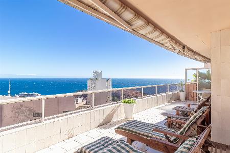 Large 2-bedroom apartment with wonderful views